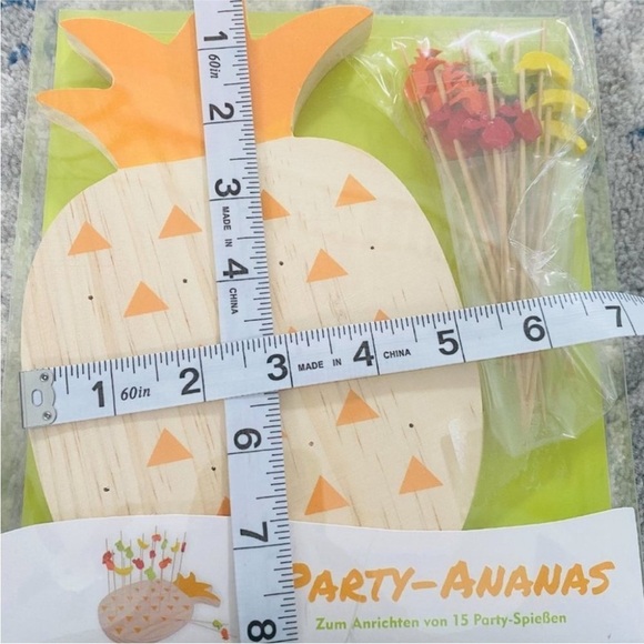 NEW Wood Party Pineapple Cheese Board & 15 Fruit Picks - Picture 5 of 6